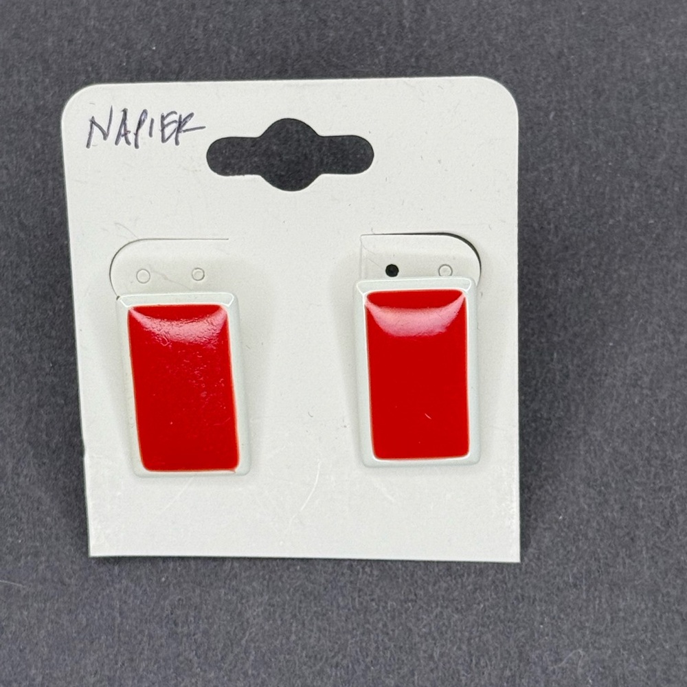 Vintage Napier Red & White Enamel Rectangle Earrings 60s Mod Screw-Back Clip-On - Picture 6 of 7